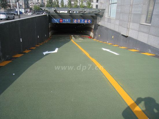 铺砂止滑坡道地坪-欧进建材m.3cwa3.cn